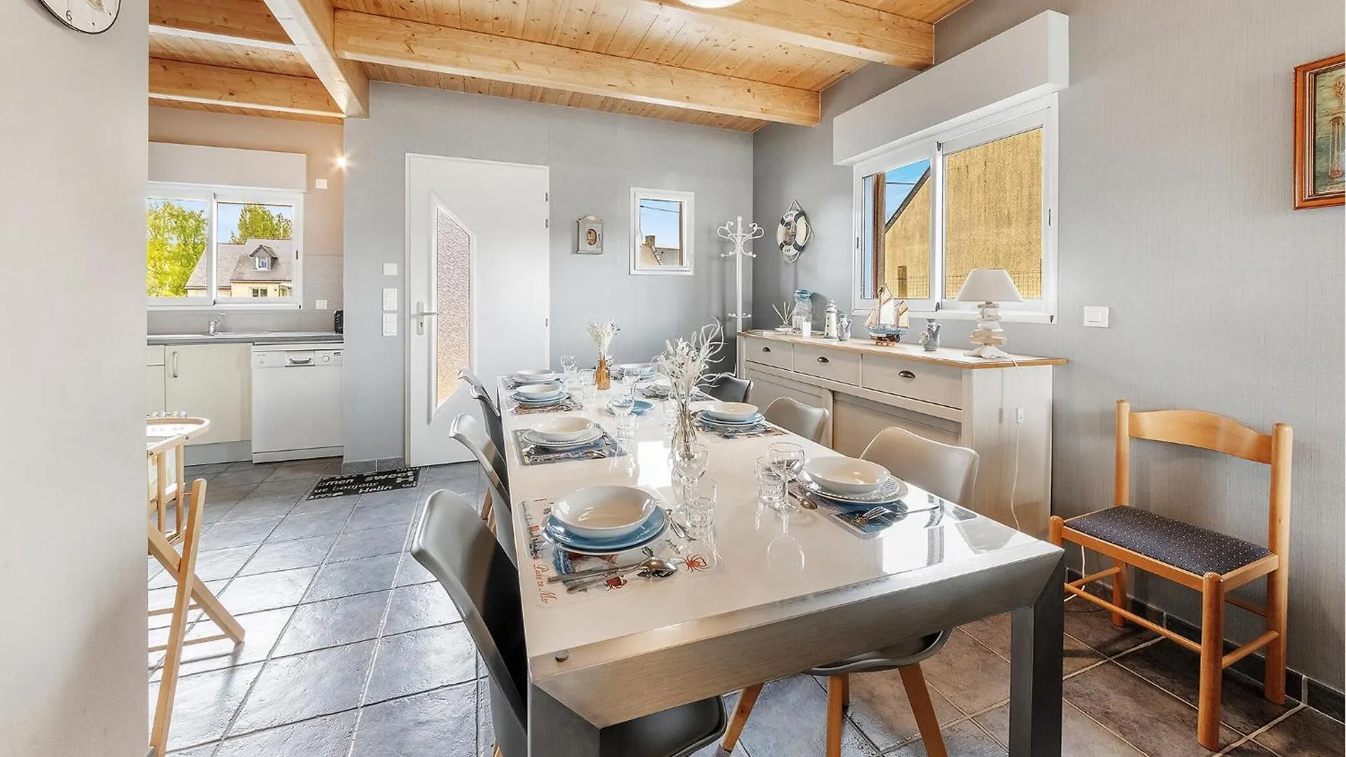 4 Bedroom Gorgeous Home In カンカル 0*,